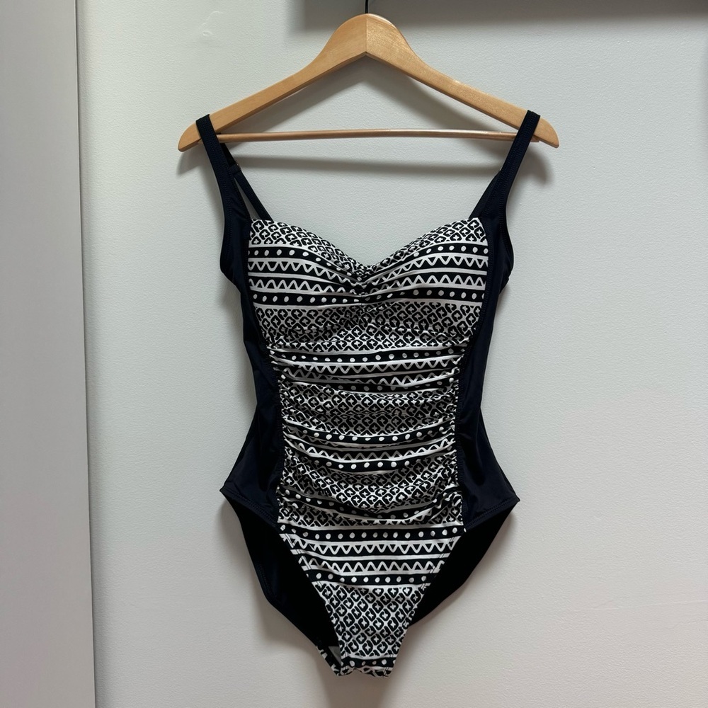 La Blanca Ruched One Piece Black and White Size‎ 8